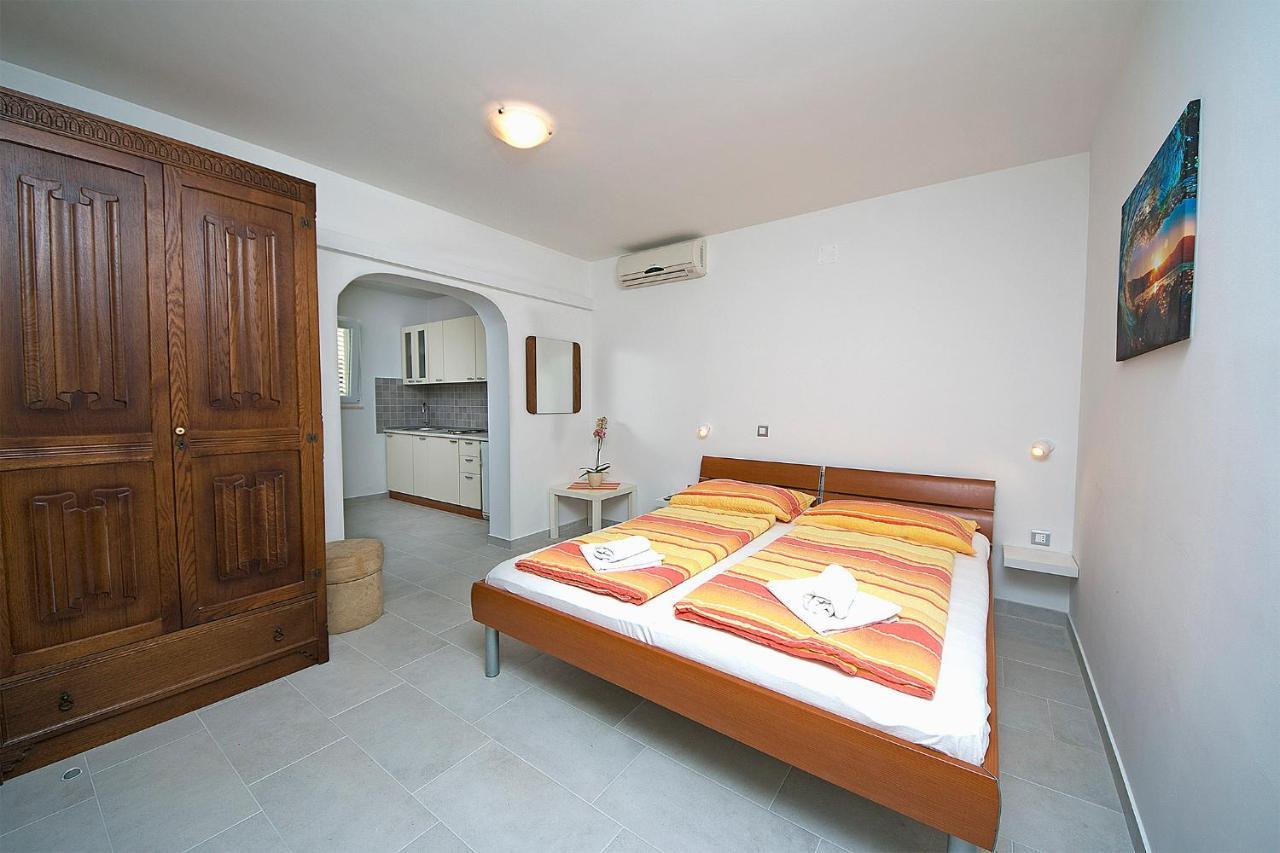 Adria Brela Apartments Esterno foto