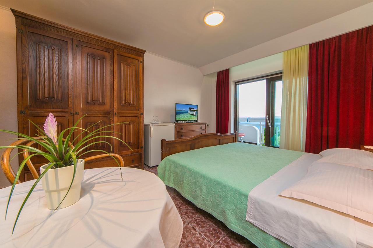 Adria Brela Apartments Esterno foto