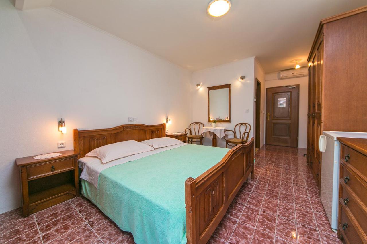 Adria Brela Apartments Esterno foto