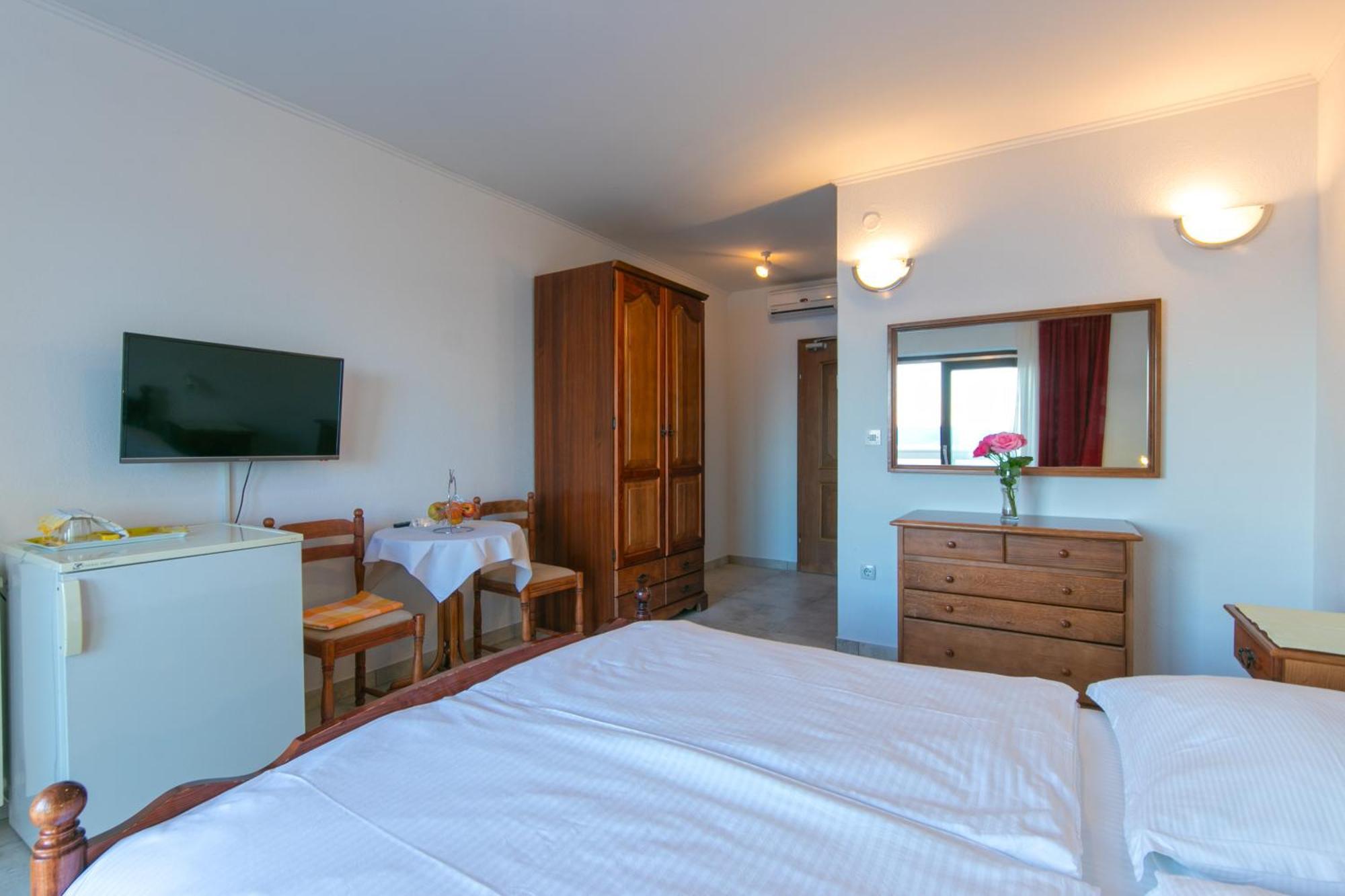 Adria Brela Apartments Esterno foto